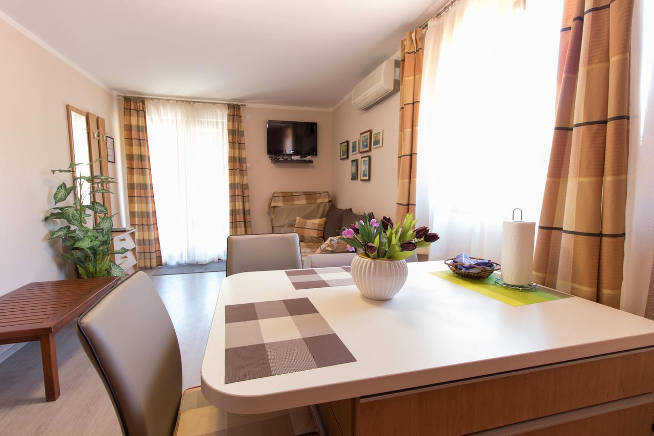 Apartment Paulina Cres Bagian luar foto